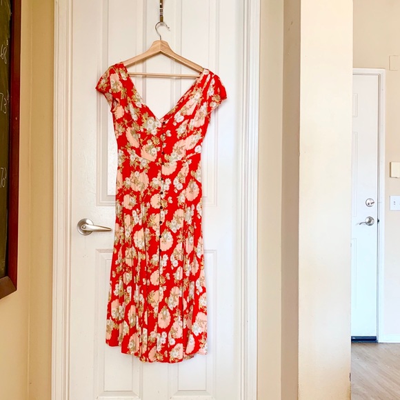 Urban Outfitters Dresses & Skirts - Urban Outfitters Mid length V-neck floral dress